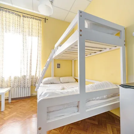 Krovat Na Deribasovskoy Ostello *
