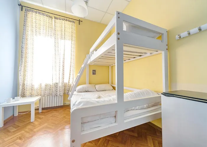 Krovat Na Deribasovskoy Hostel *
