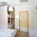 Krovat Na Deribasovskoy Hostal *